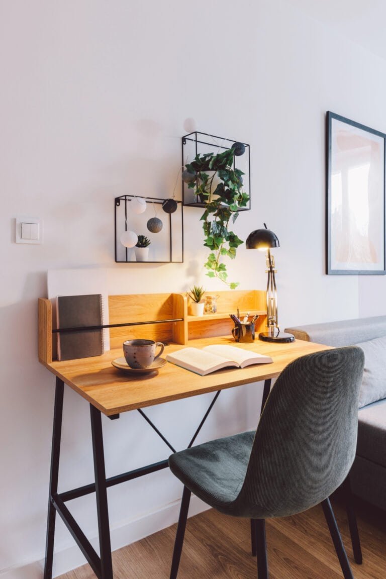 27 Cozy Minimalist Home Office Ideas for a Productive Workspace - Work ...