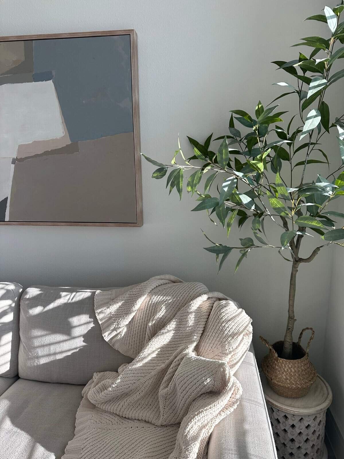 17 Cute & Professional Therapy Office Decor Ideas - Work Well Remote