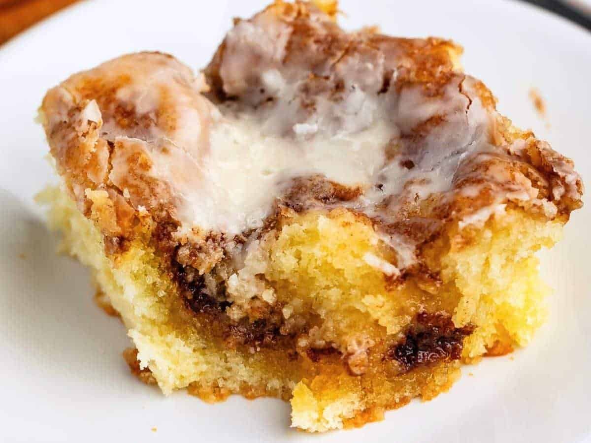 Cinnamon Roll Cake