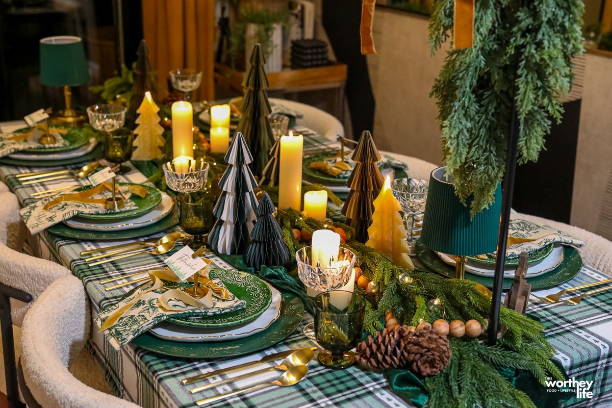 Evergreen velvet Christmas table