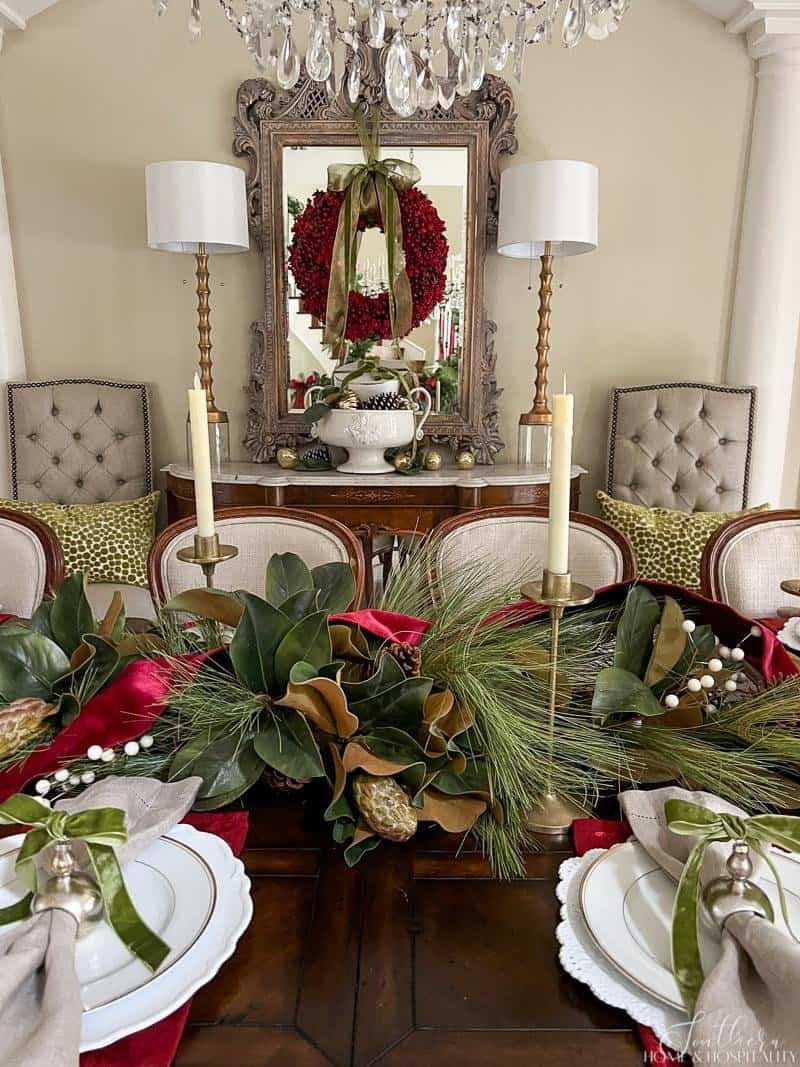 Elegant red and green Christmas table
