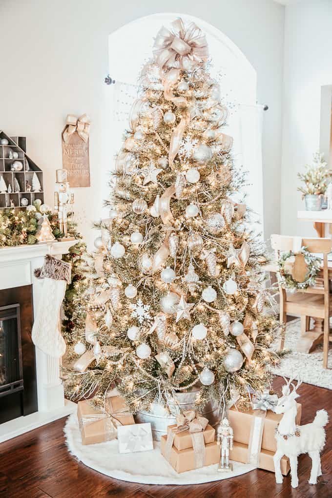 Elegant Silver and Gold Christmas Tree