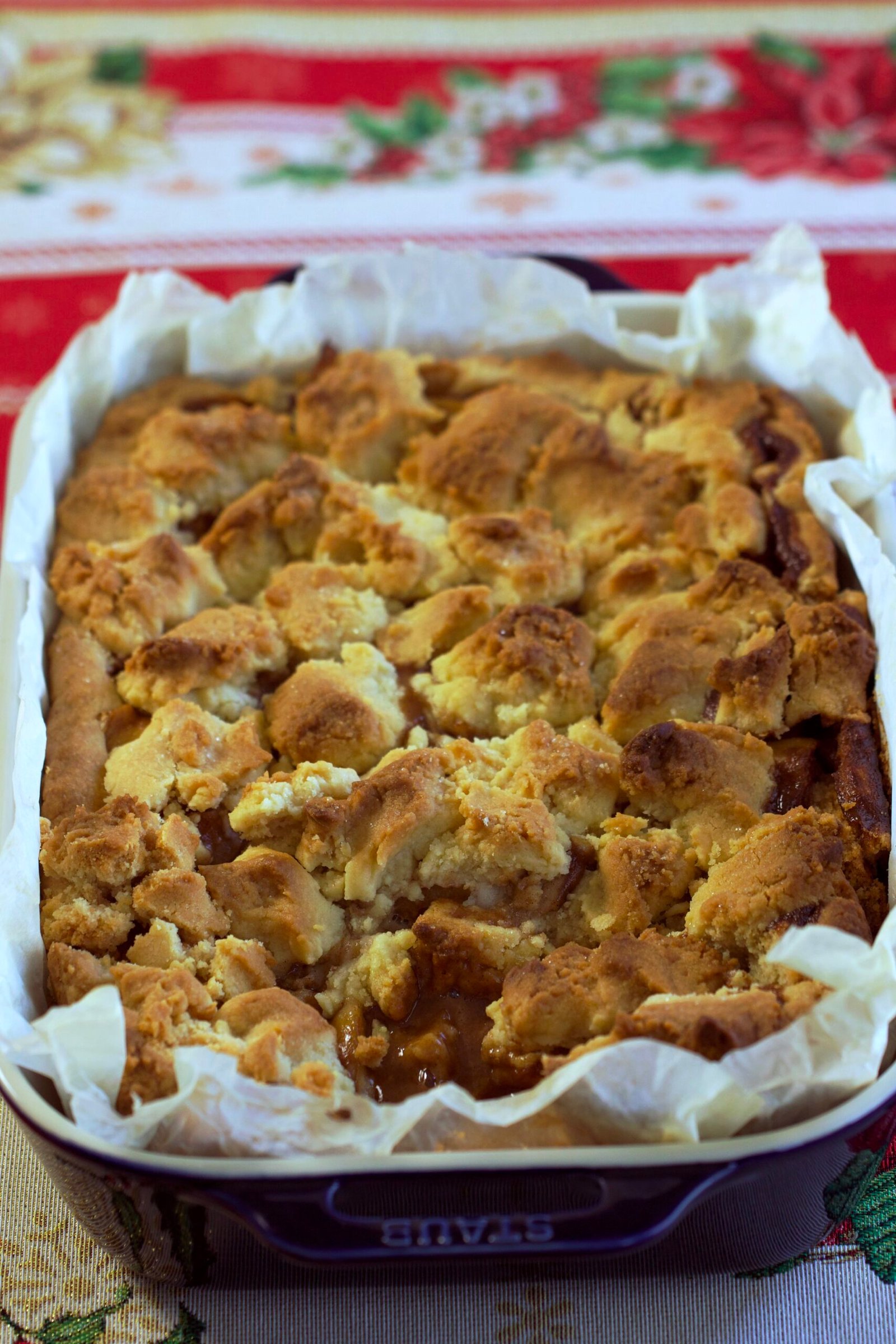 Apple pie bars with a buttery crust and crumble topping