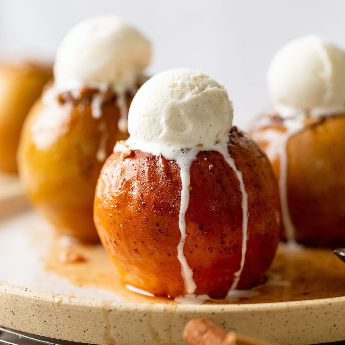 Baked apples stuffed with cinnamon oat topping