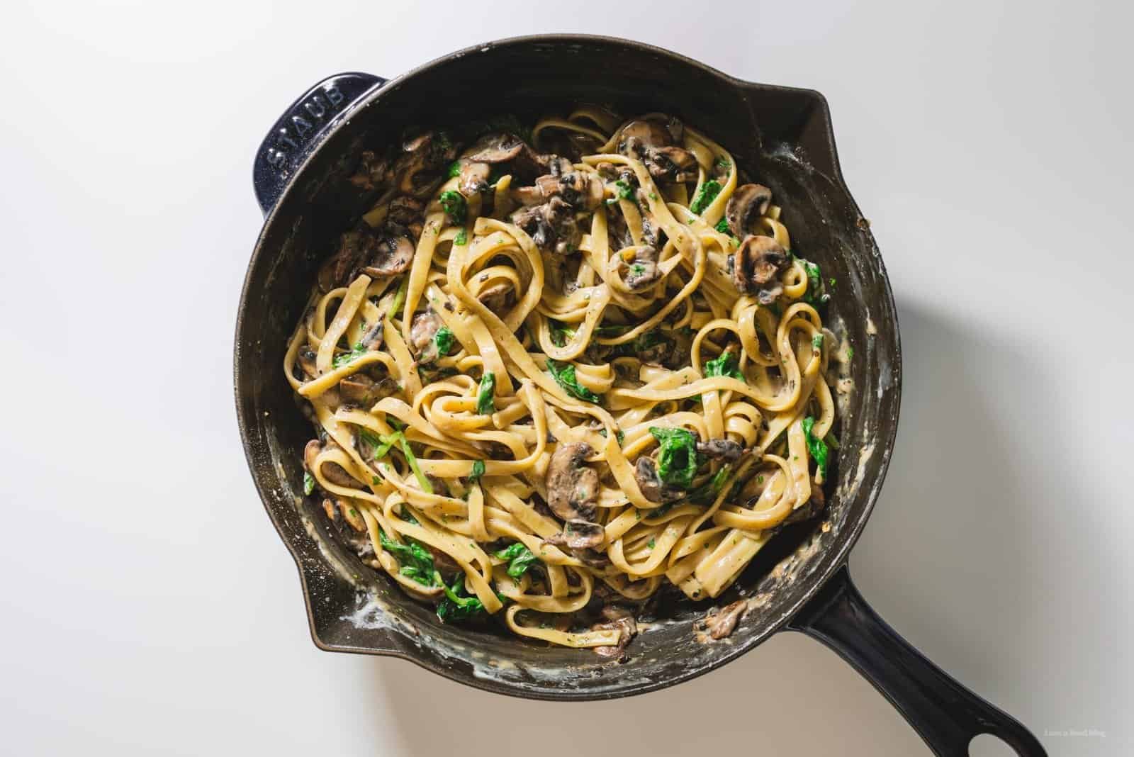 Creamy spinach and mushroom pasta
